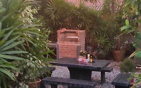Daisy'S 2 Bedroom Family Home For Up To 5 Guests With Garden & Bbq